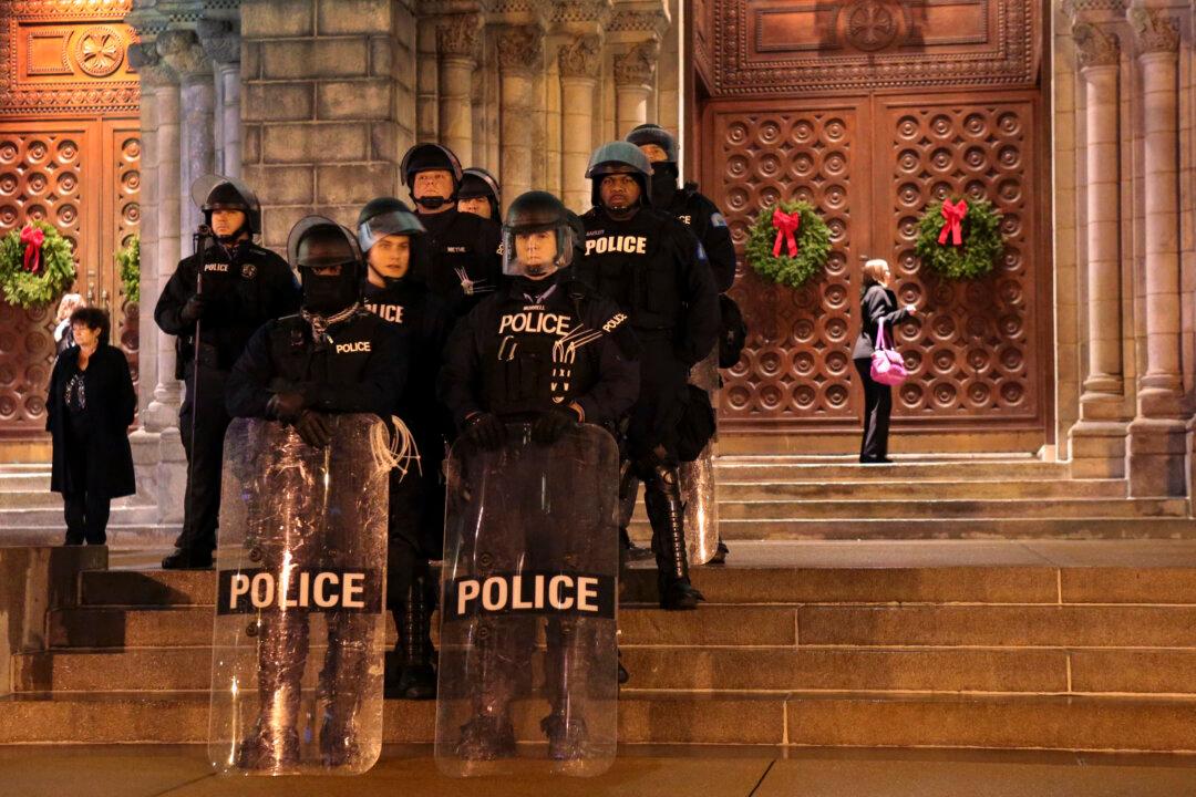 Ferguson Protesters Try to Storm St. Louis Police Headquarters with ‘Eviction Notice’: Reports