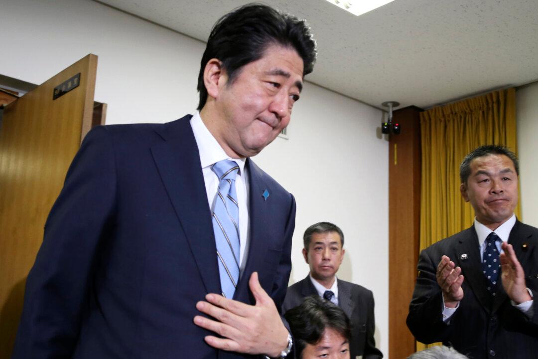 Japan’s Abe Unleashes New Stimulus to Spur Growth