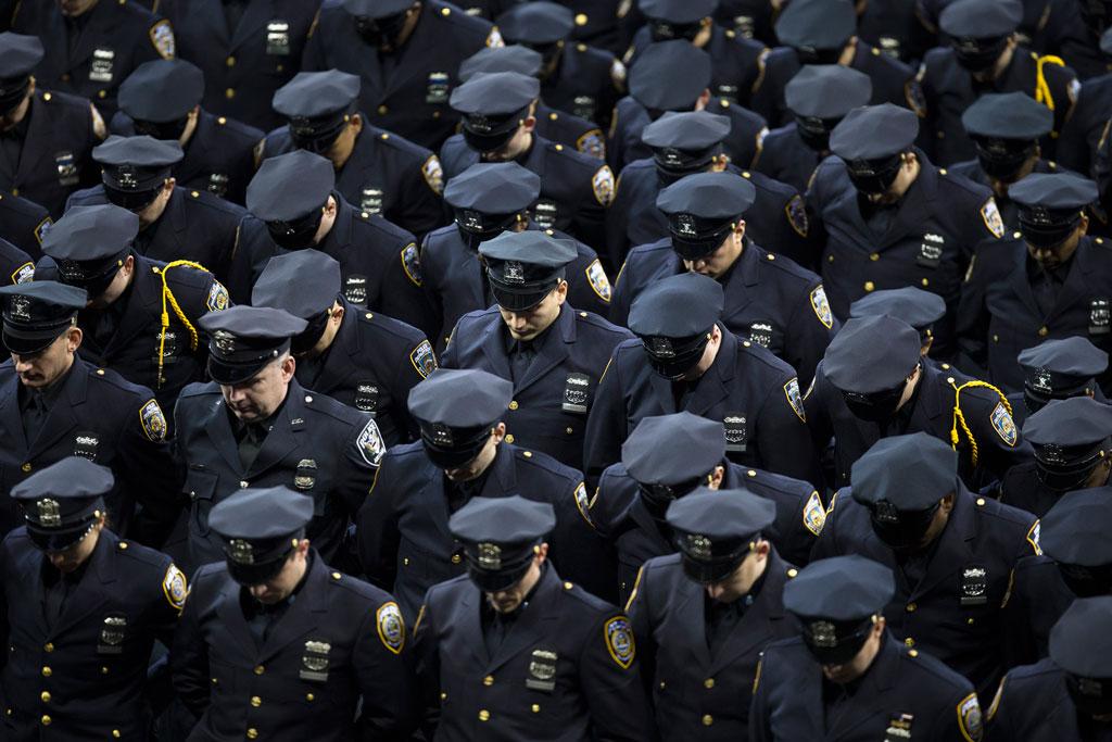 Some Boos Greet Mayor at NYPD Graduation