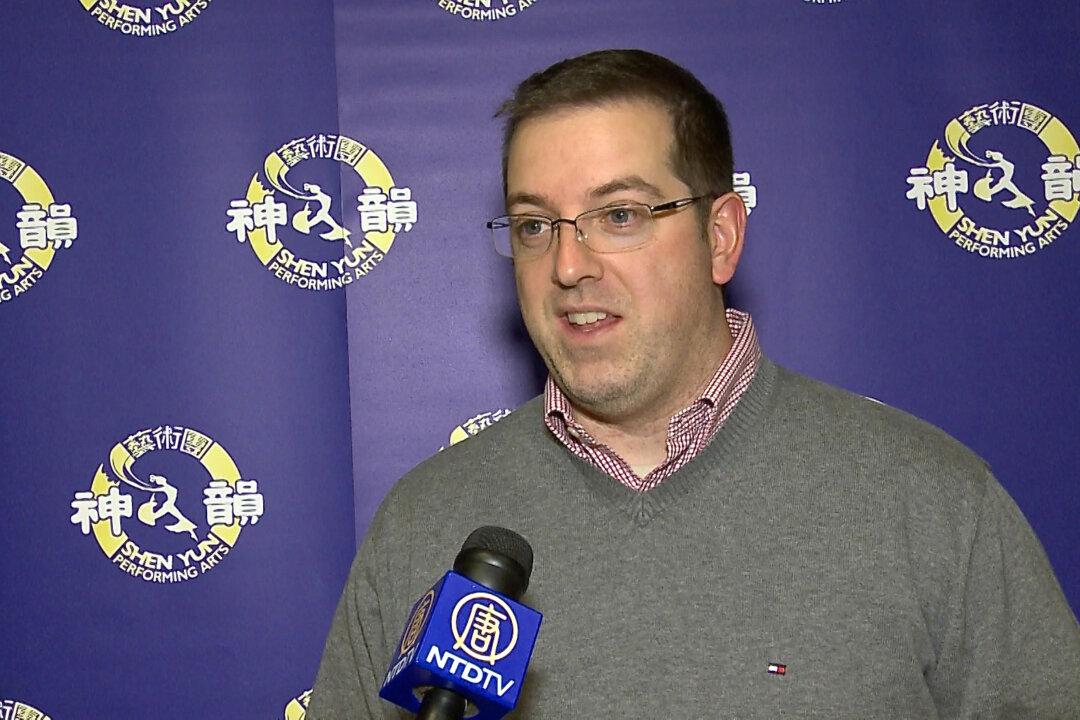 Mayor of Guelph Discovers Love of Classical Chinese Dance