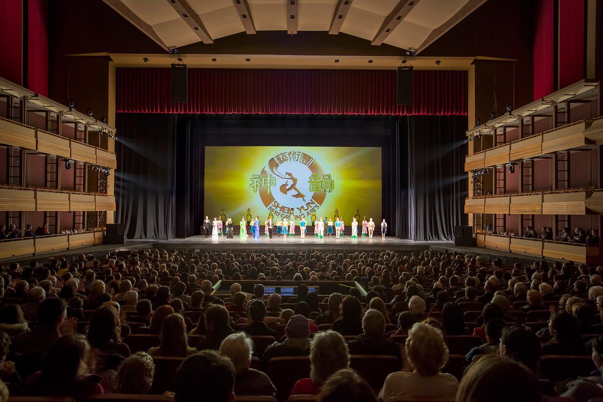 Shen Yun: ‘I really love it,’ Says Fashion Designer