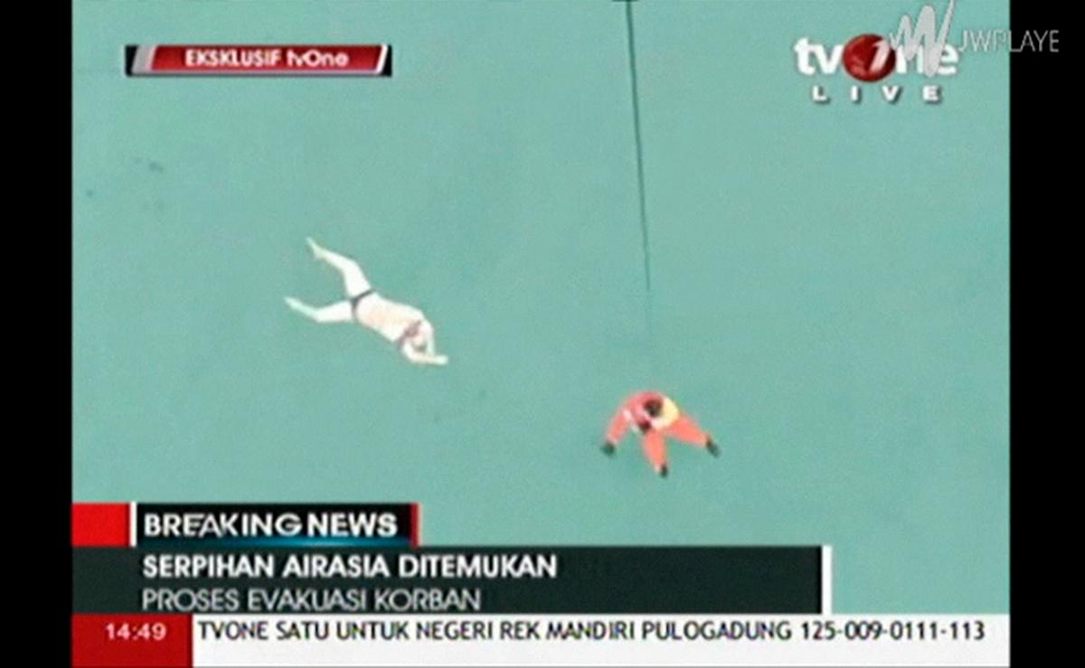 AirAsia Wreckage Found: TV One Slammed After Showing Video of Bodies, Families on Air (Photos)