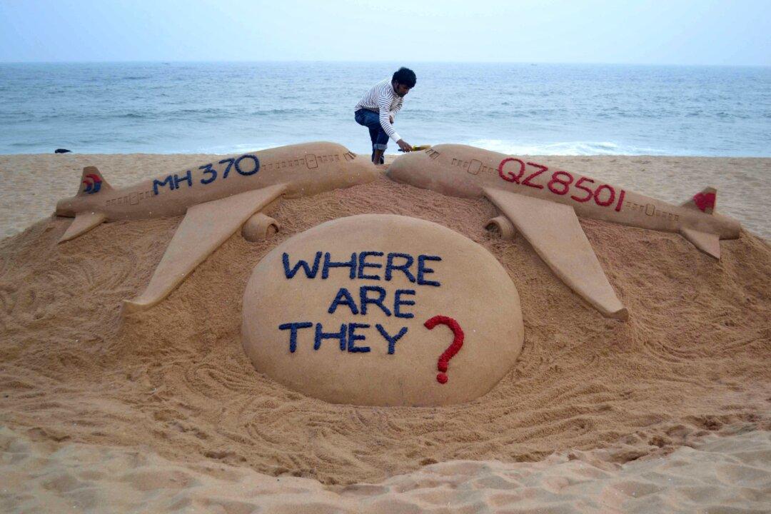Malaysia Flight 370 Pilot Suspected of Mass Murder: Former Australian PM