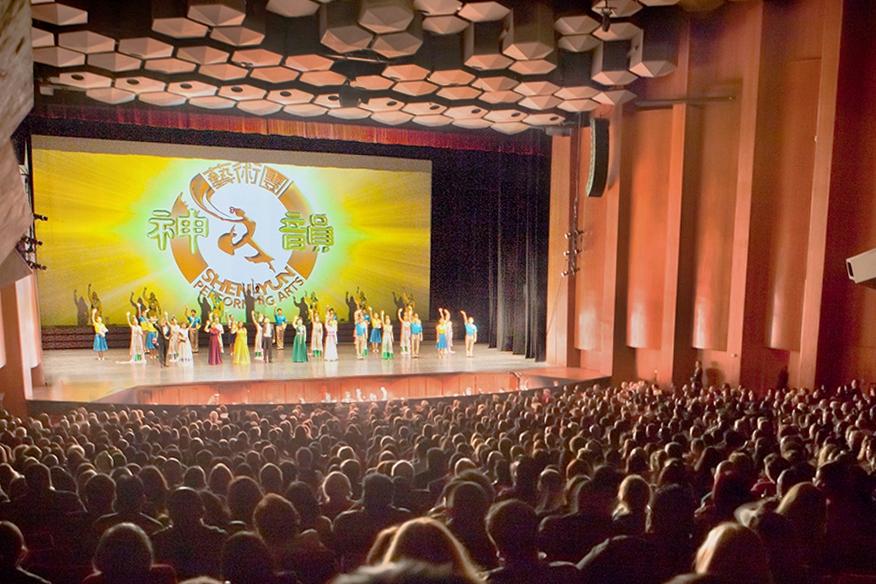 Shen Yun Tells A True Story, Says Audience Member