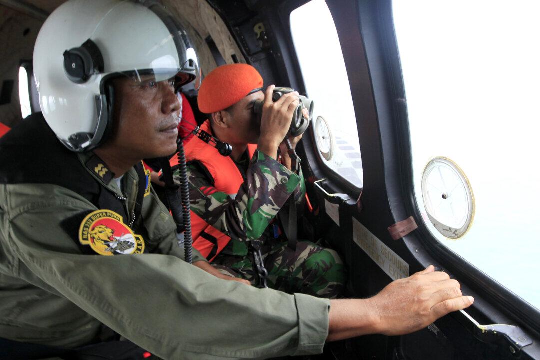 2 Large Objects Found in AirAsia Wreckage Hunt