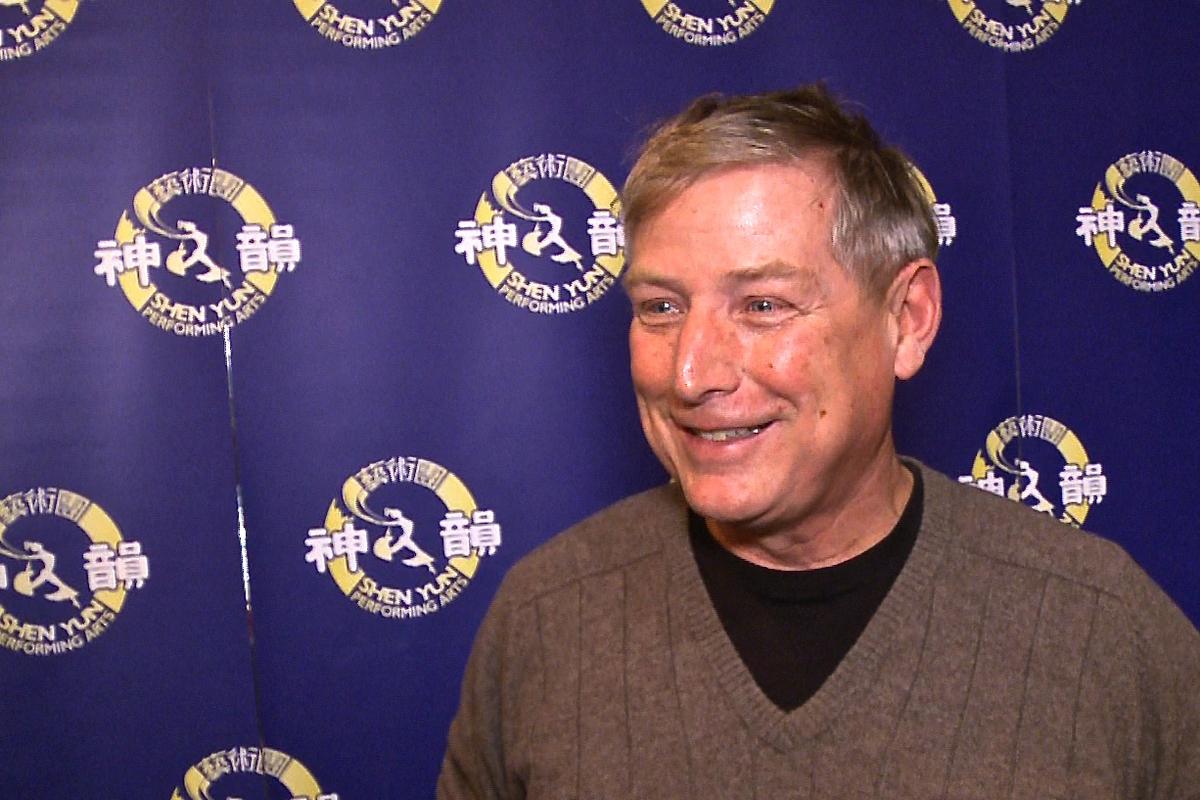 Shen Yun ‘A magnificent show,’ Says School Director