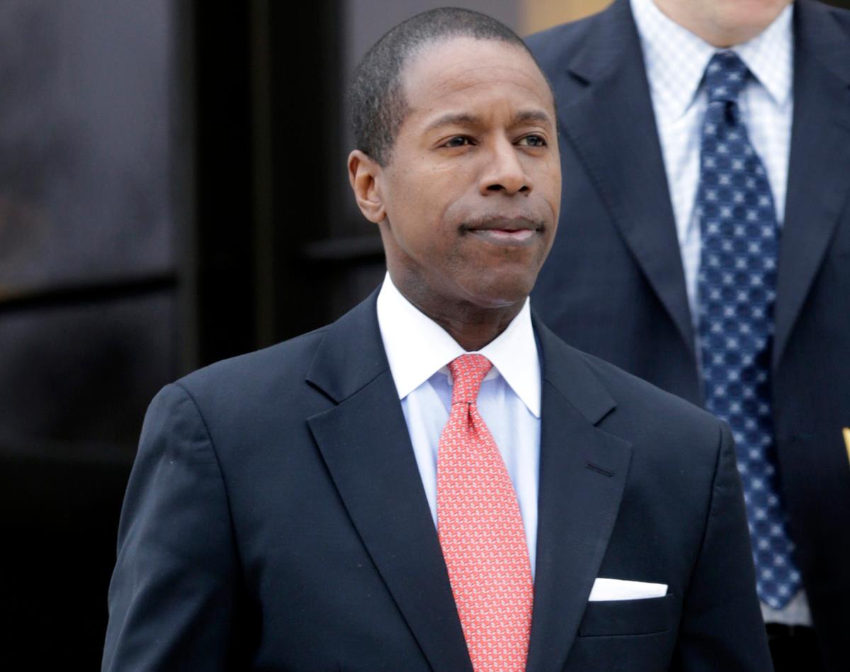 Cash Bribes Described at Ex-Lawmaker’s Corruption Retrial