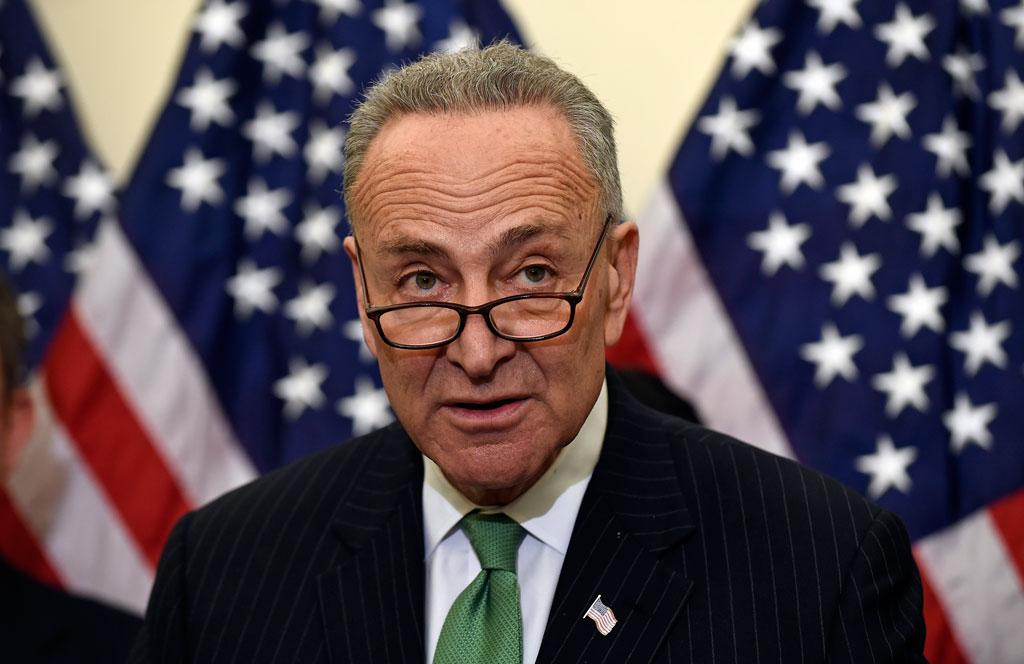 Schumer Wants Airline, Airport Workers Screened for Guns