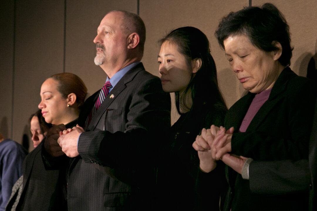 Foundation Raises Over $800,000 for Slain Police Officers’ Families