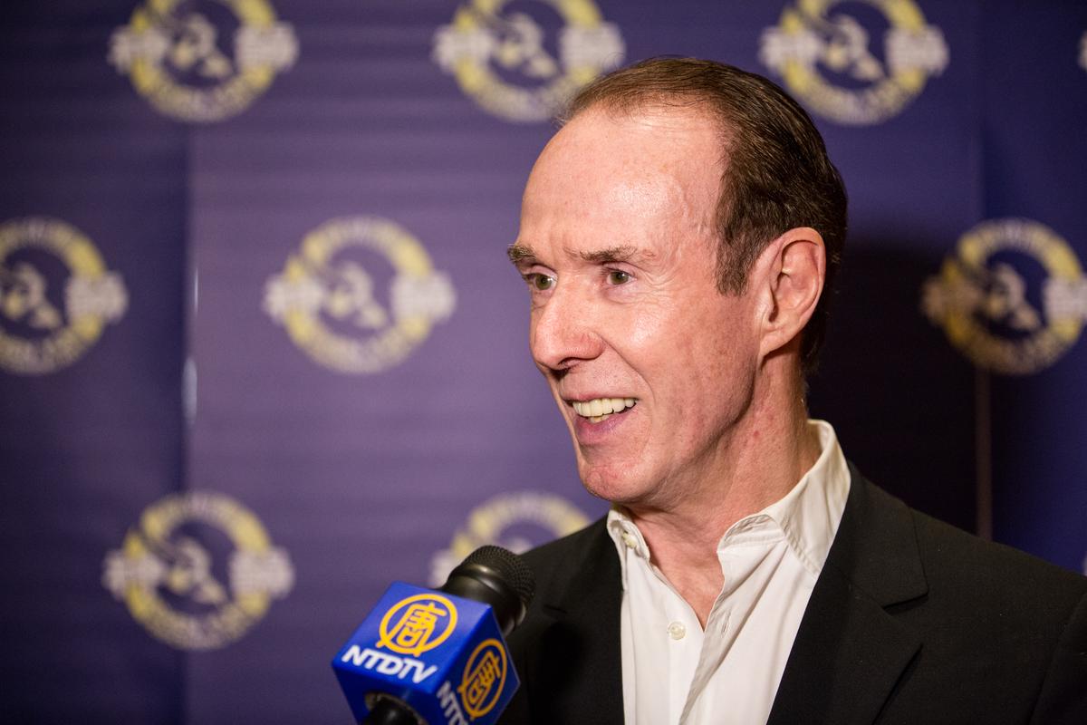 Professor Finds Spiritual Elevation Through Shen Yun