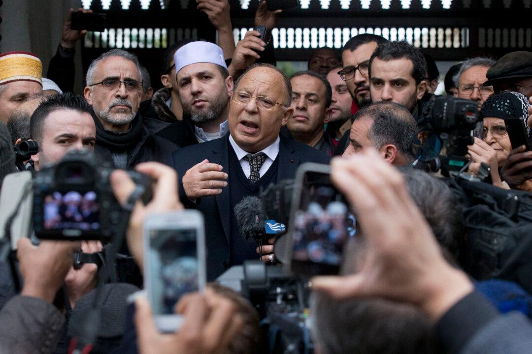 Charlie Hebdo Gunmen Take Hostage, ‘Want to Die as Martyrs’ (+Videos)