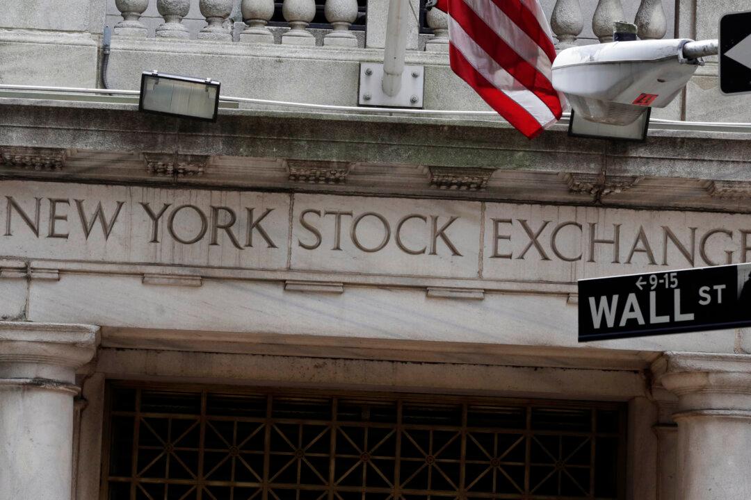US Stocks Slide Following Weak Wage Growth, Oil Price Slump