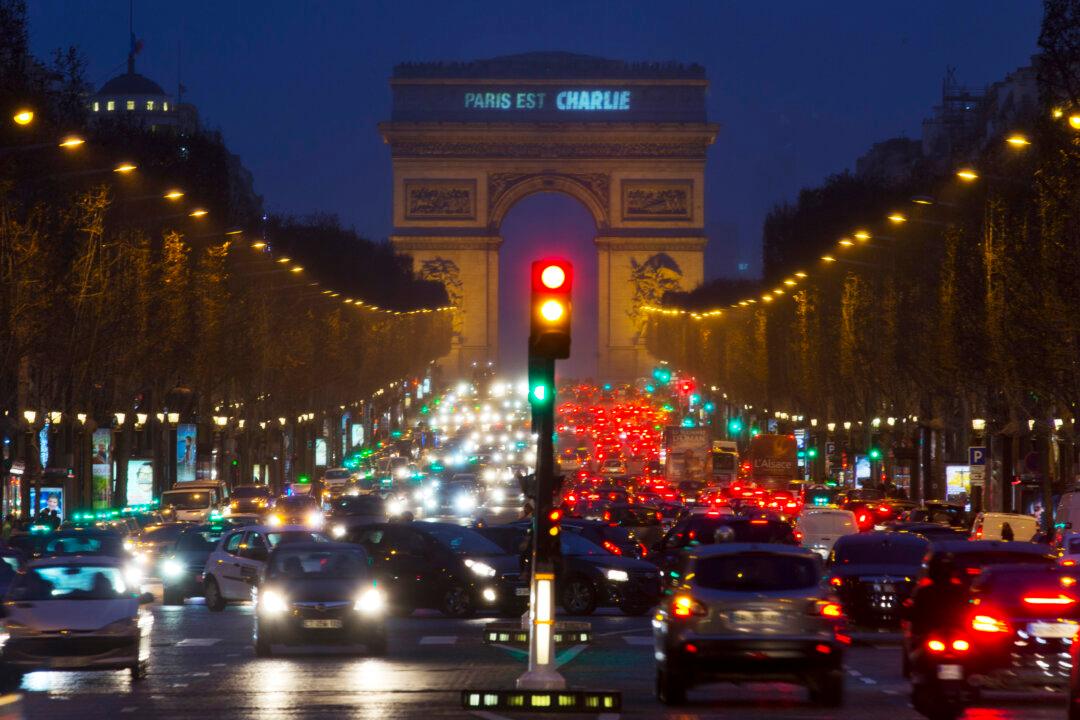 France Hunts Suspect, Prepares for Mass Anti-Terrorism Rally