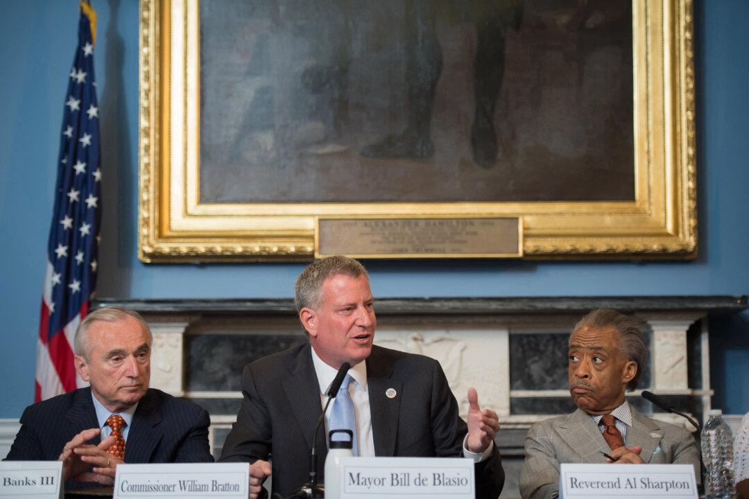 How Can NYC Mayor Bill de Blasio Heal Rift With Police