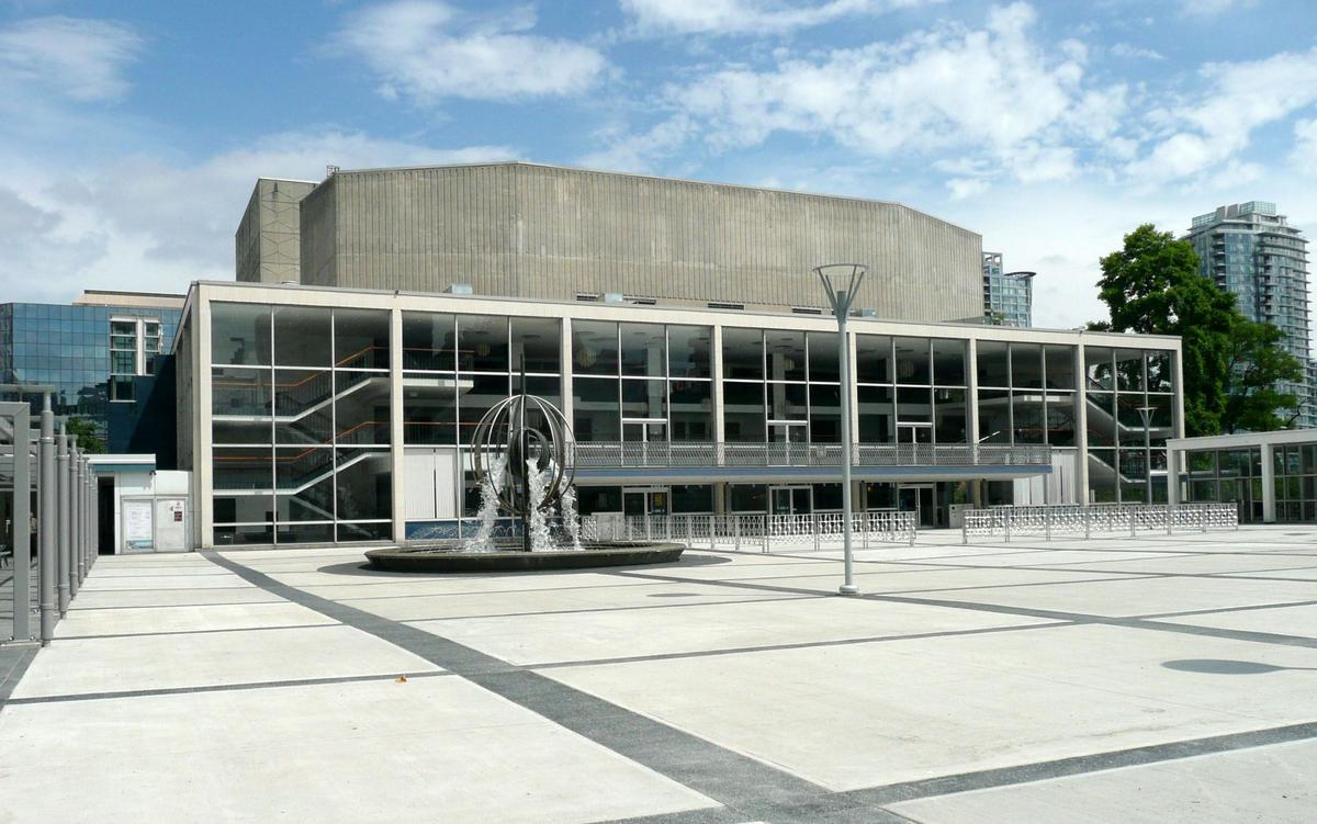 Local Dignitaries Welcome Shen Yun Back to Vancouver