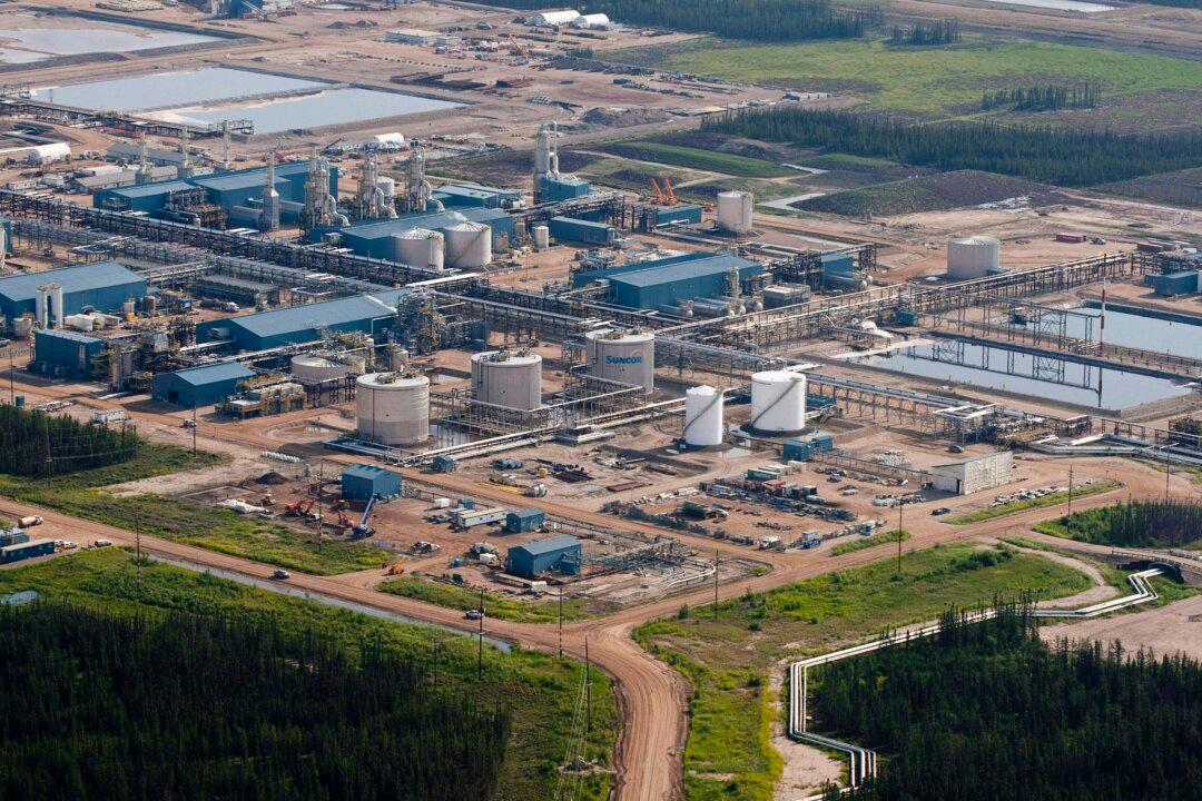 Oil Price Plunge Pressuring Policymakers in Canada