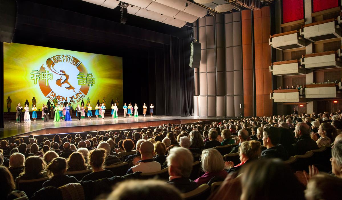 Entertainer Delighted by Shen Yun: ‘I’m very, very happy’