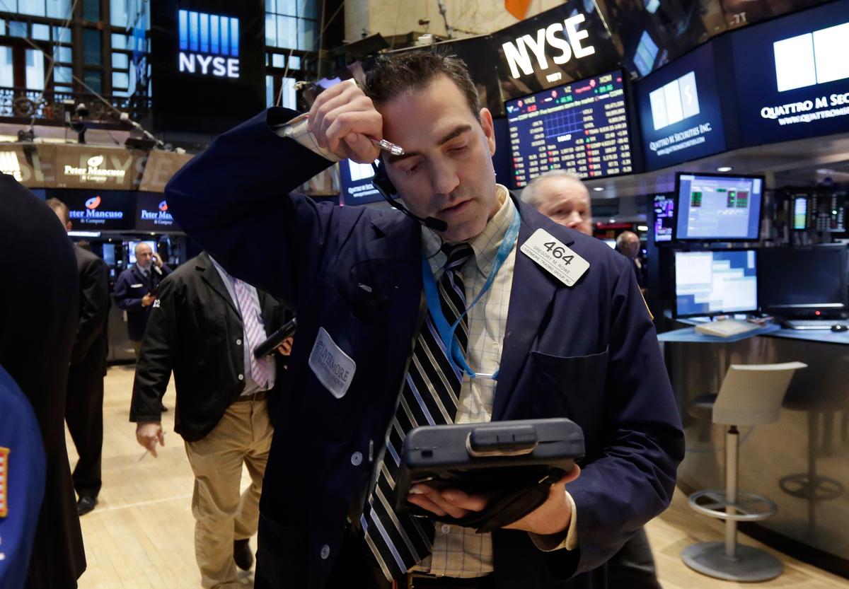 Key Interest Rate Falls as Investors Seek Safety