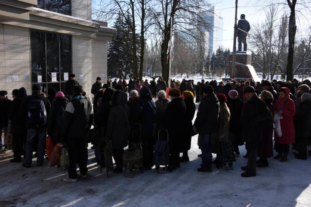 Lack of Aid Deepens Suffering in Conflict-Hit East Ukraine