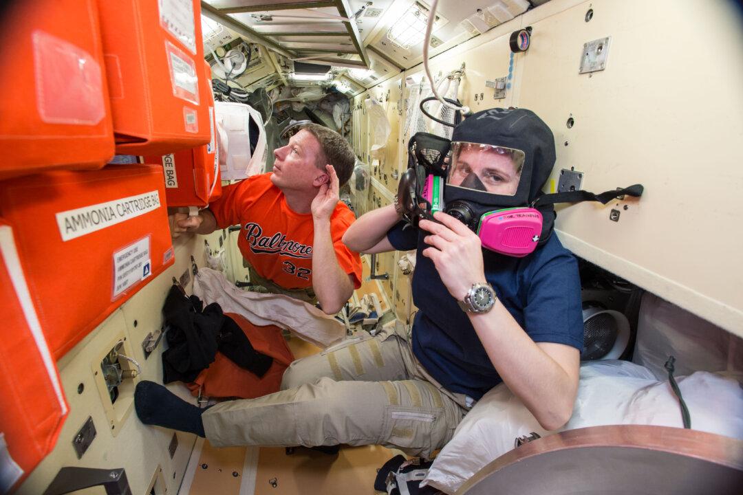 Astronauts Flee US Side of Space Station but No Sign of Leak