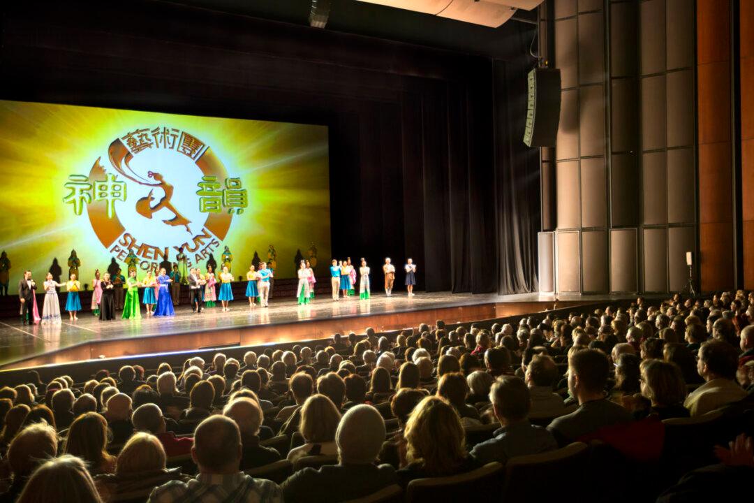 Shen Yun ‘A Very Wonderful Show,’ Says Multimedia Expert