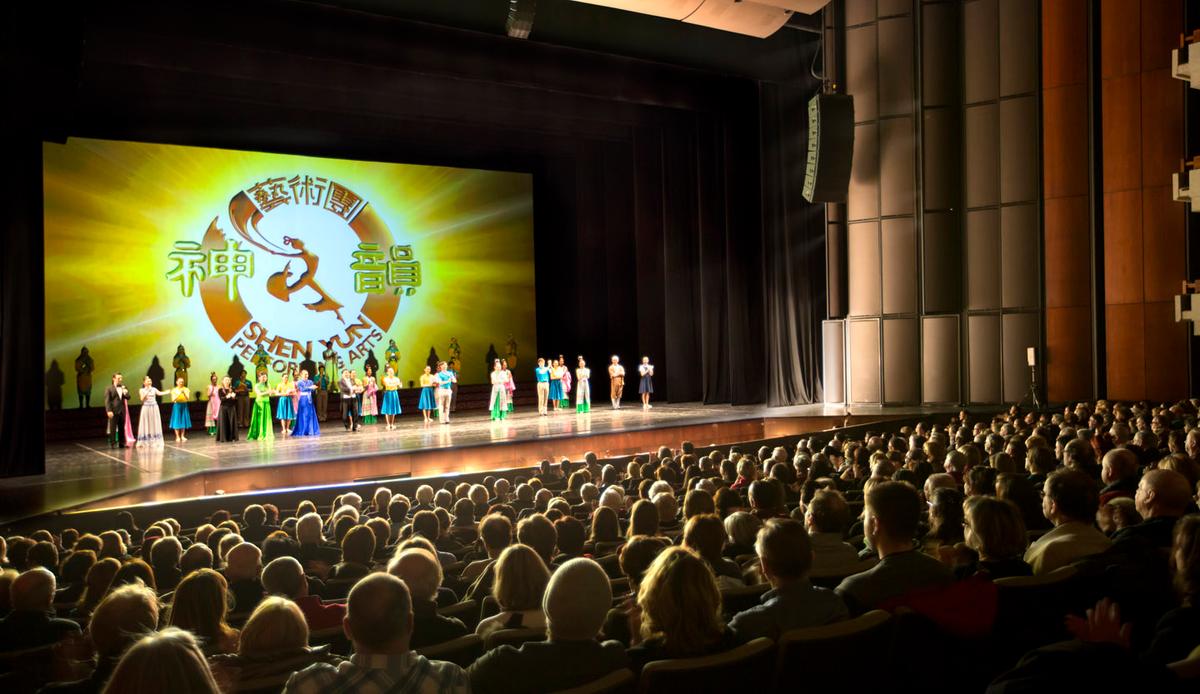 Shen Yun ‘A Very Wonderful Show,’ Says Multimedia Expert