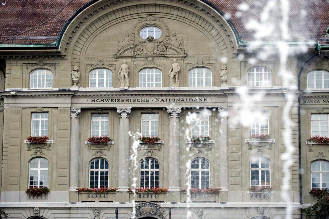Switzerland Lets Swiss Franc Float, Causing 30 Percent Rise