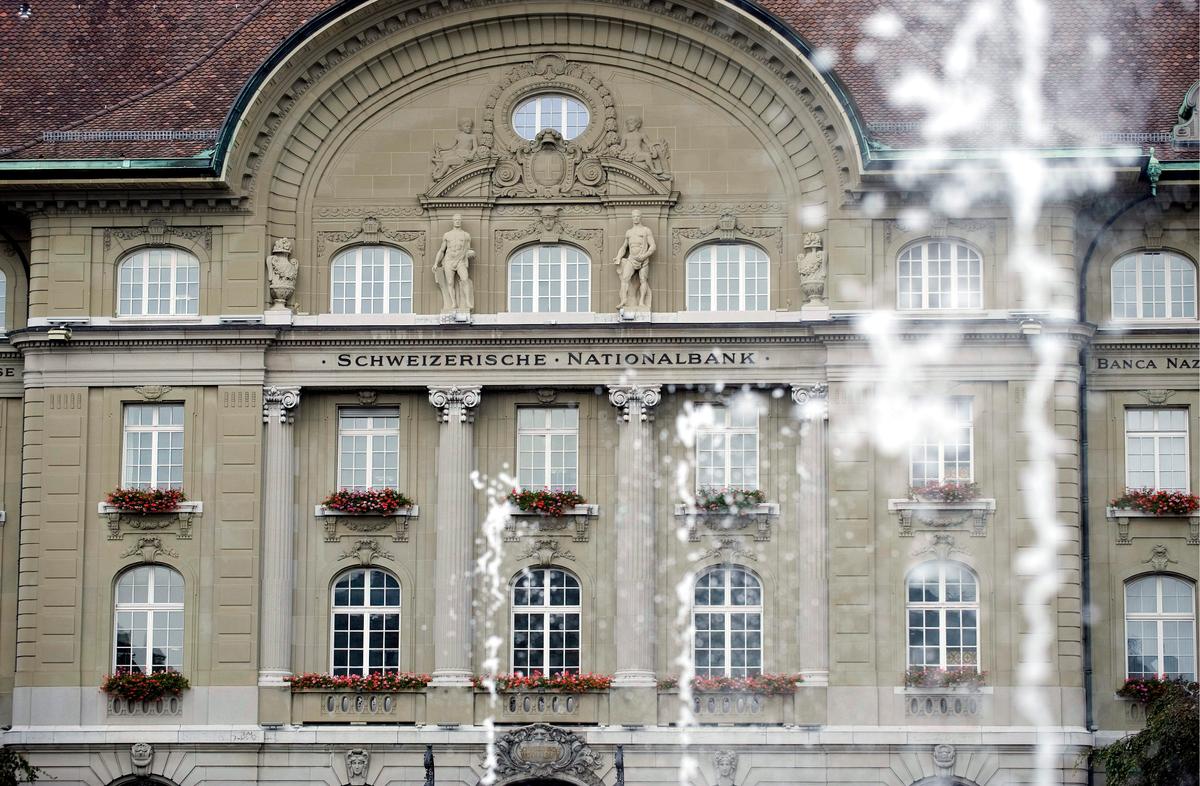 Switzerland Lets Swiss Franc Float, Causing 30 Percent Rise