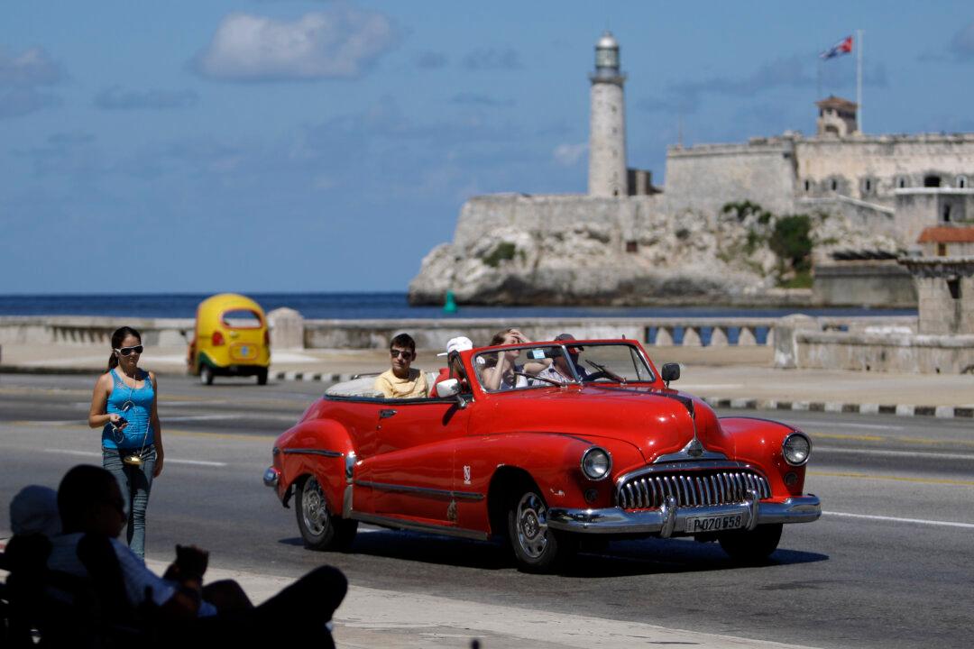 Cuban Govt Is Expanding Wi-Fi Access, Making It Cheaper