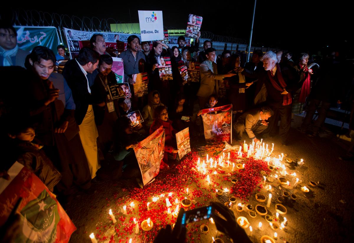 5 Arrested for Pakistan School Massacre