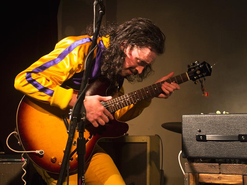 Slim Twig Makes a Stop at Palisades