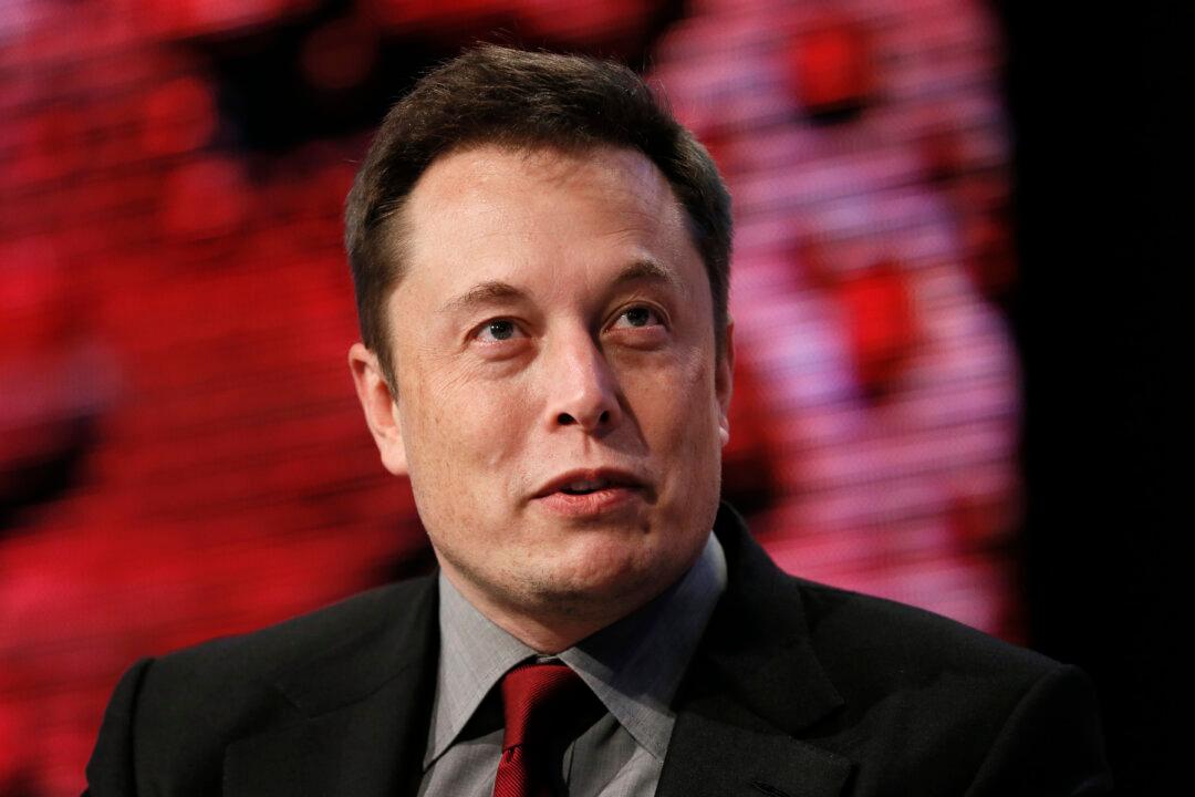 Elon Musk Wants Internet on Mars, Google Pledges $1 Billion. Competition Surfaces
