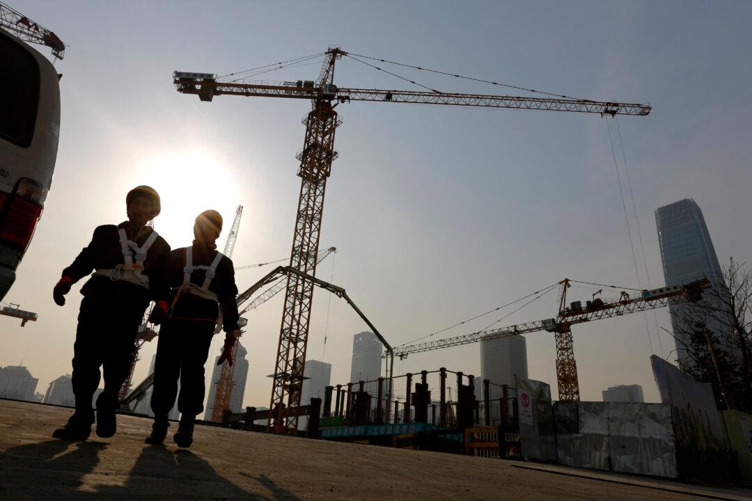 Global Economy Squeezed by Worsening Slowdown in China