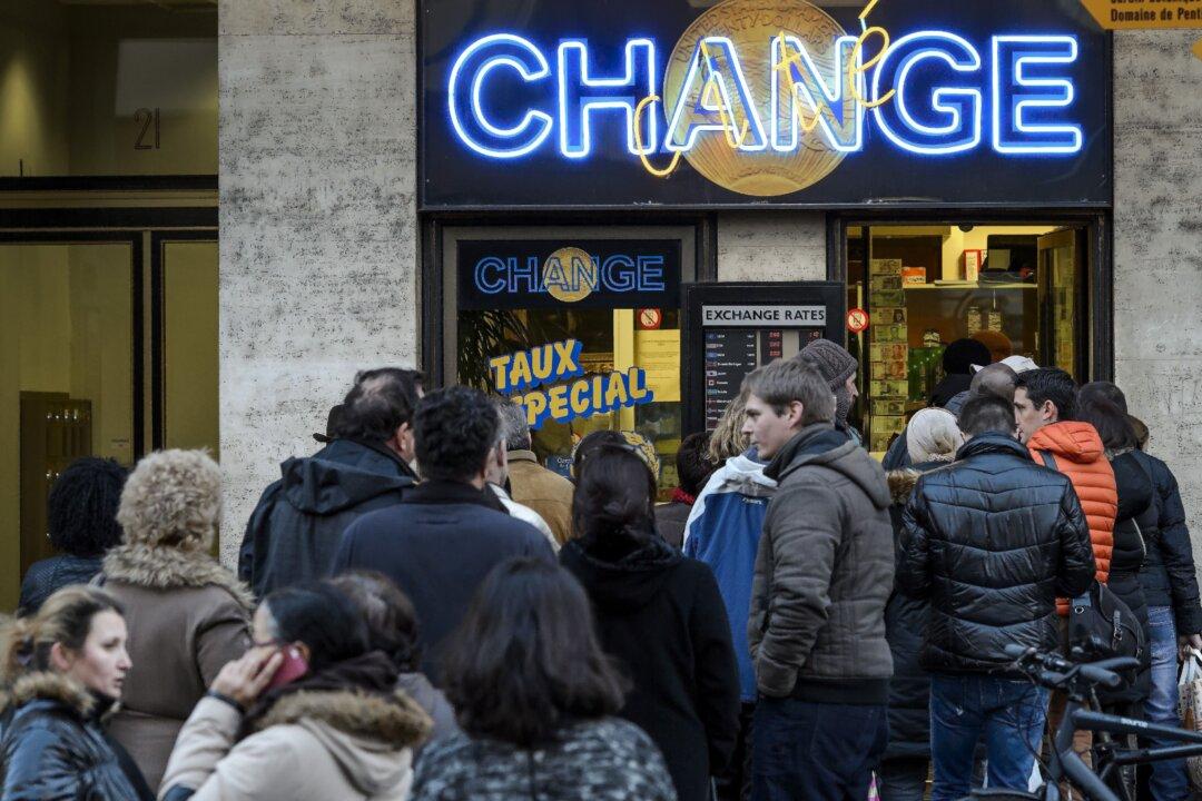 Did Swiss Bank’s Franc Surprise Signal Start of a Currency War?