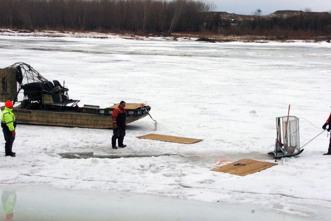 Greenpeace: Yellowstone River Oil Spill Shows How Dangerous Keystone XL Pipeline Could be