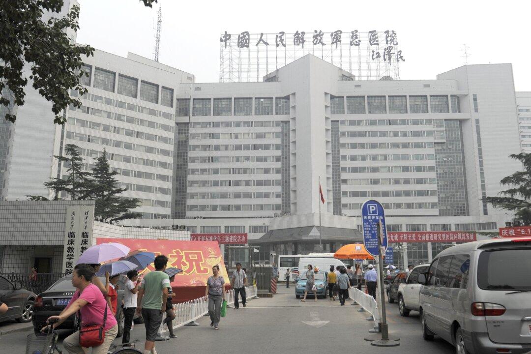 Peace Award Given to Chinese Transplant Official, but Not All Celebrate