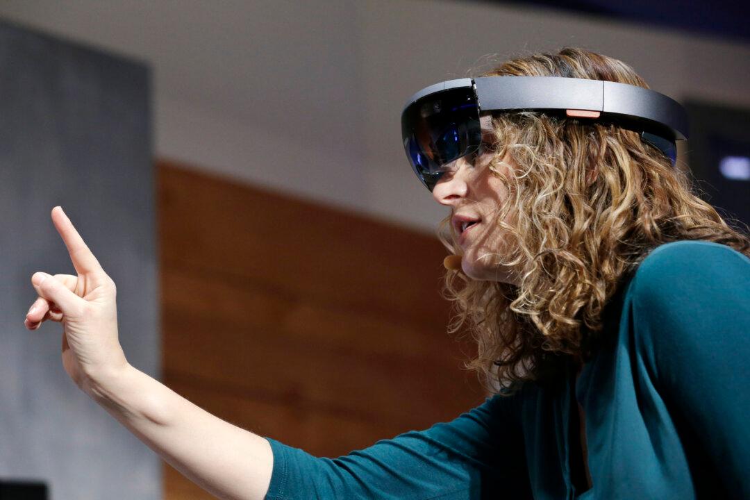 What You Need to Know About Microsoft’s HoloLens