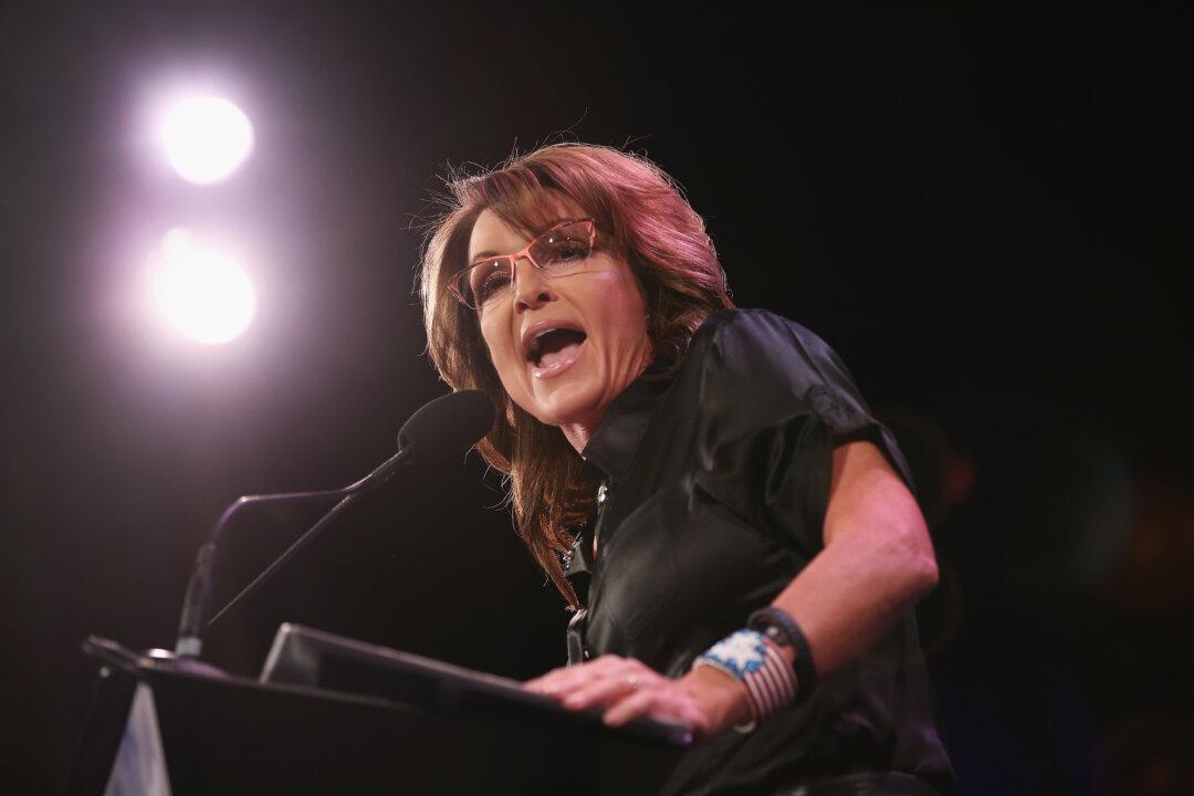 Sarah Palin Rips Hillary Clinton at GOP Summit in Iowa