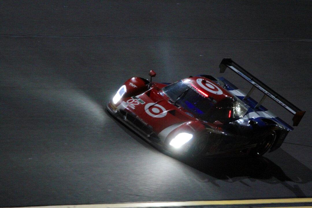 Ganassi Still Controls Rolex 24 at 15 Hours