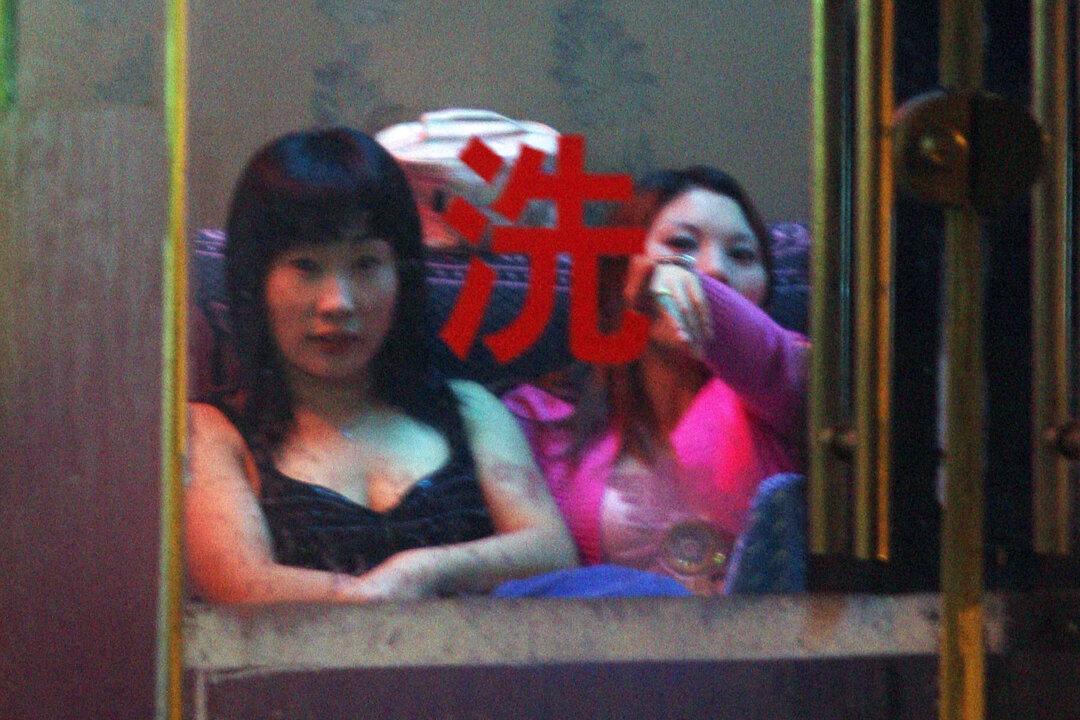 Chinese Officials Had 700,000 Extramarital Affairs in 2014, Report Says