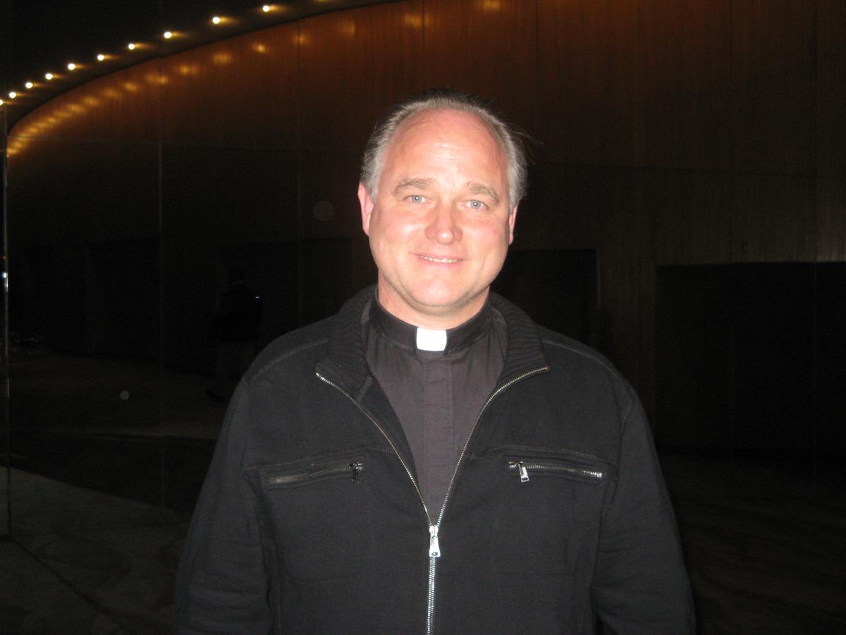 Shen Yun ‘Very Powerful and Very Inspiring’, Says Catholic Priest