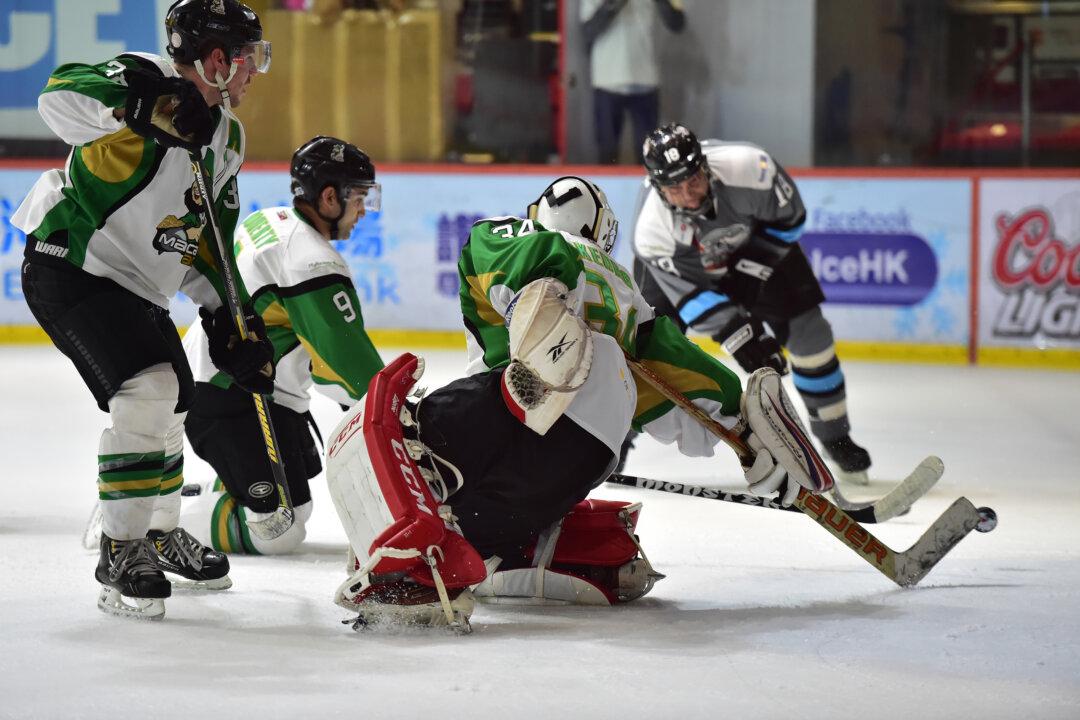 Aces Head Hockey League with Close Win Over Sharks