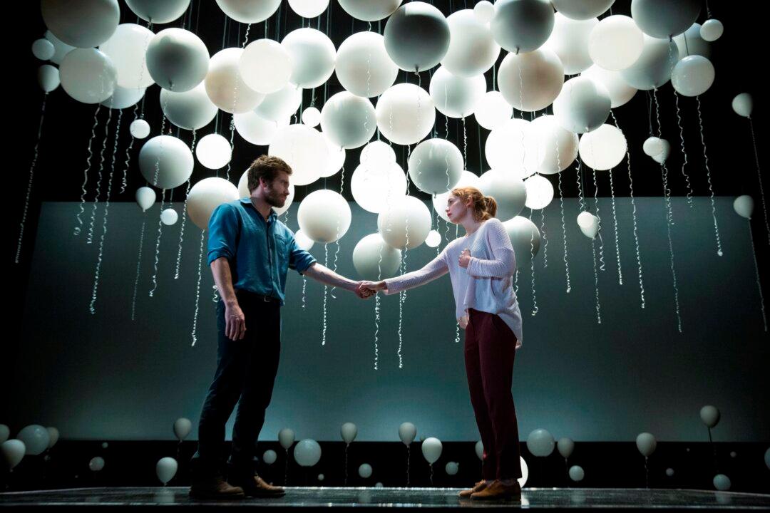 Theater Review: ‘Constellations’ Brings Out Stars Jake Gyllenhaal and Ruth Wilson