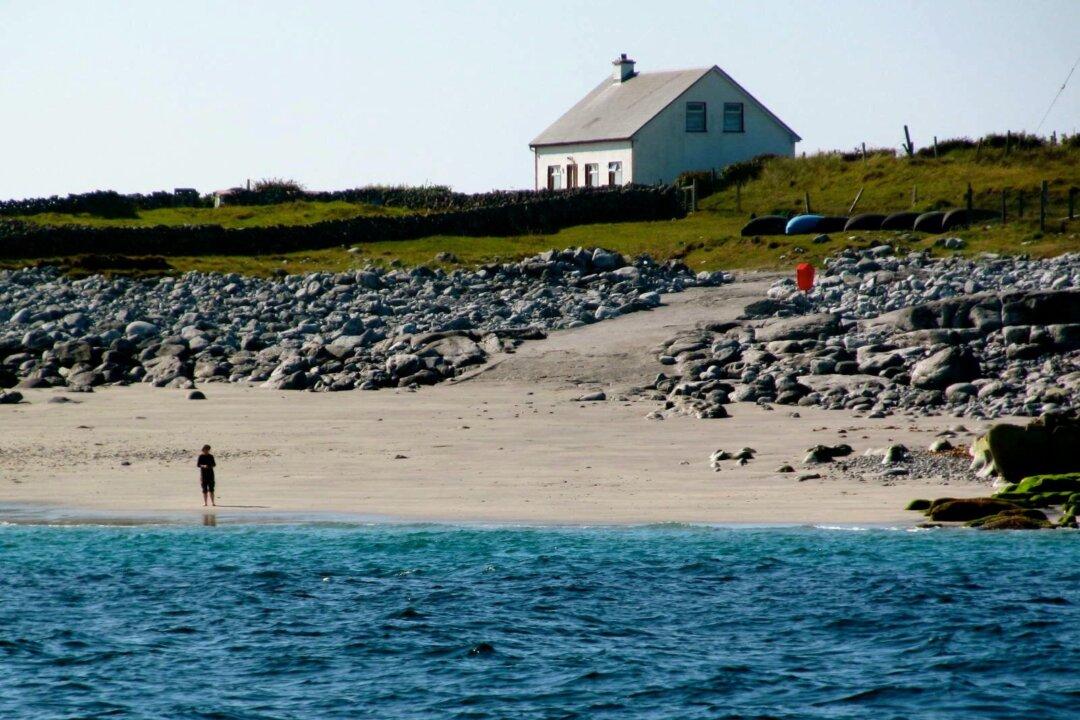 Burren, Aran Islands and Cliffs of Moher Day Trip