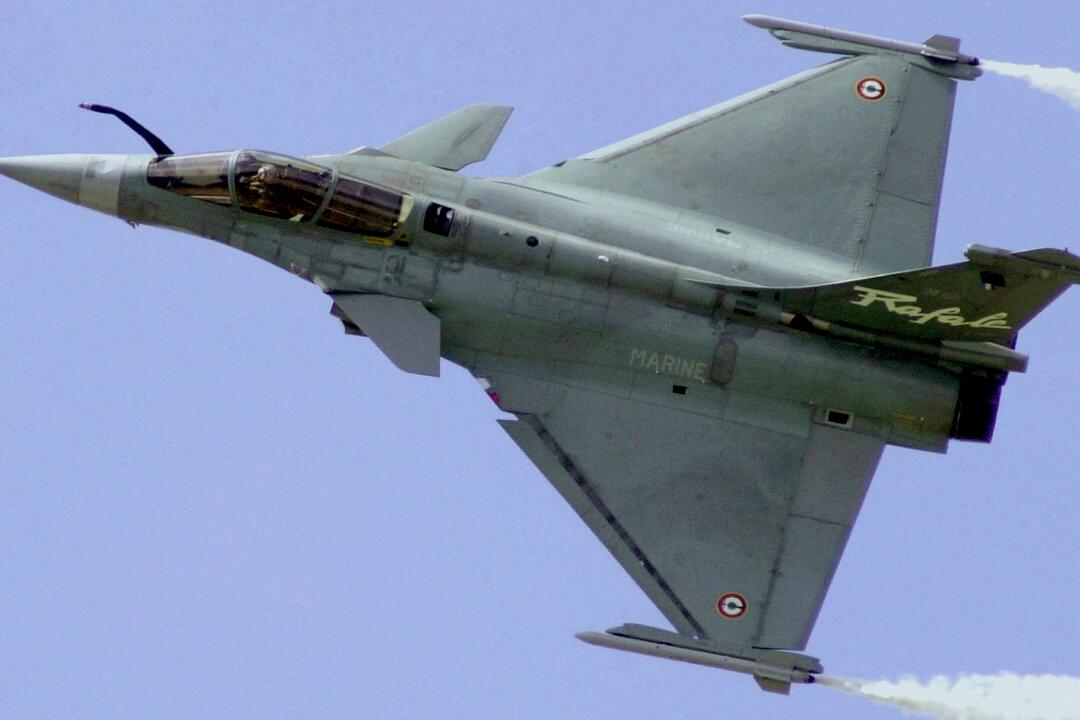 Indonesia Signs Deal With France to Acquire 42 Rafale Warplanes