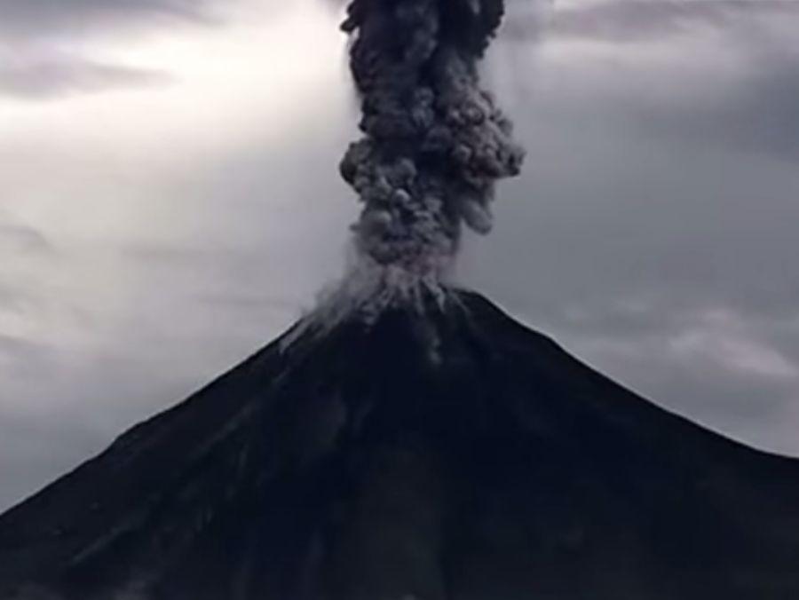 See The Moment When Volcano Explodes in Mexico