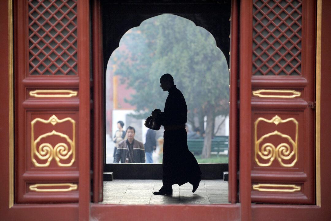 Chinese Communist Officials Turn to Monks for Advice