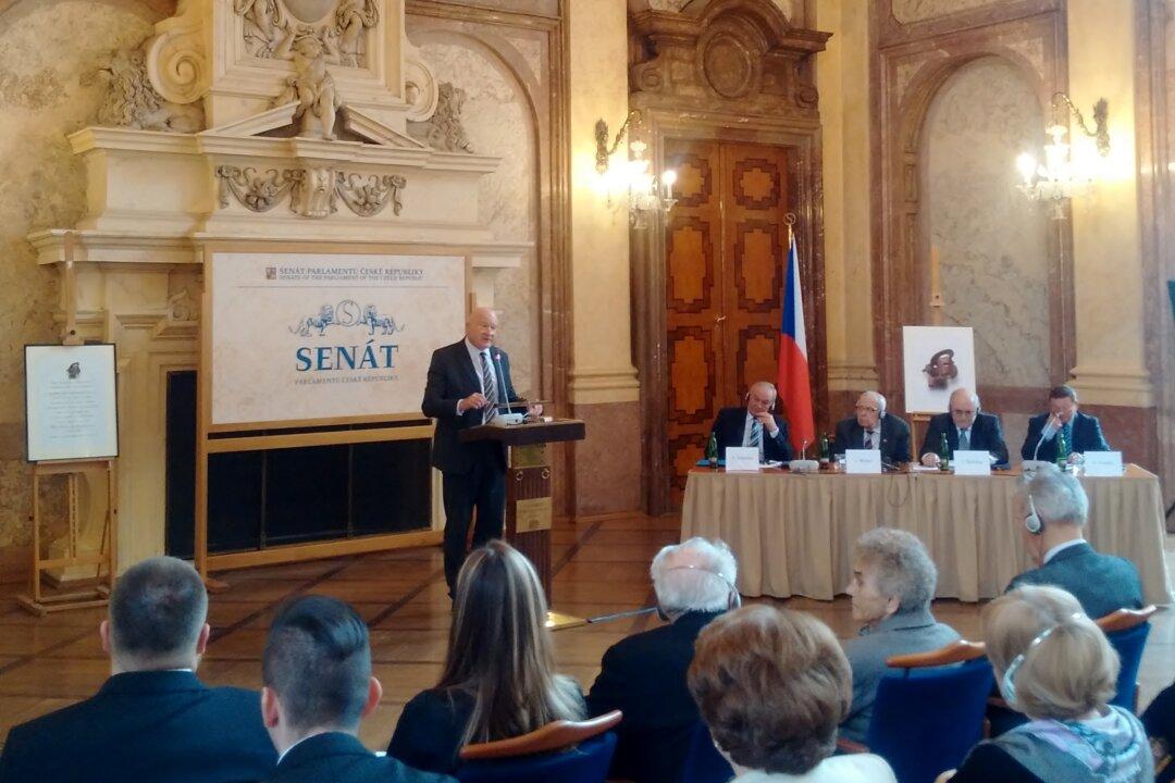 Renowned Guests Discuss Forced Organ Harvesting at Conference in Prague