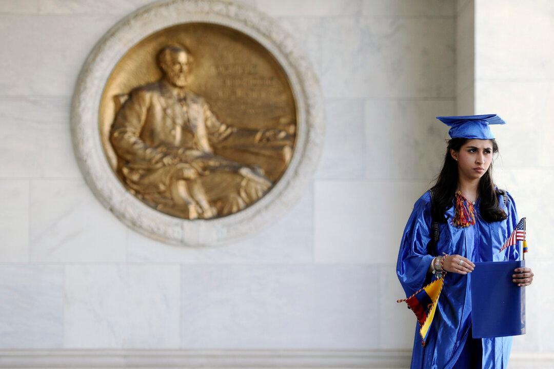 US Immigrants Just as Smart as Average Americans, and That’s a Double-Edged Sword