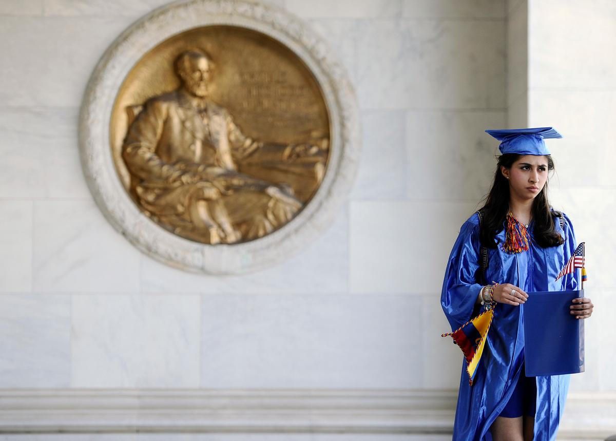 US Immigrants Just as Smart as Average Americans, and That’s a Double-Edged Sword